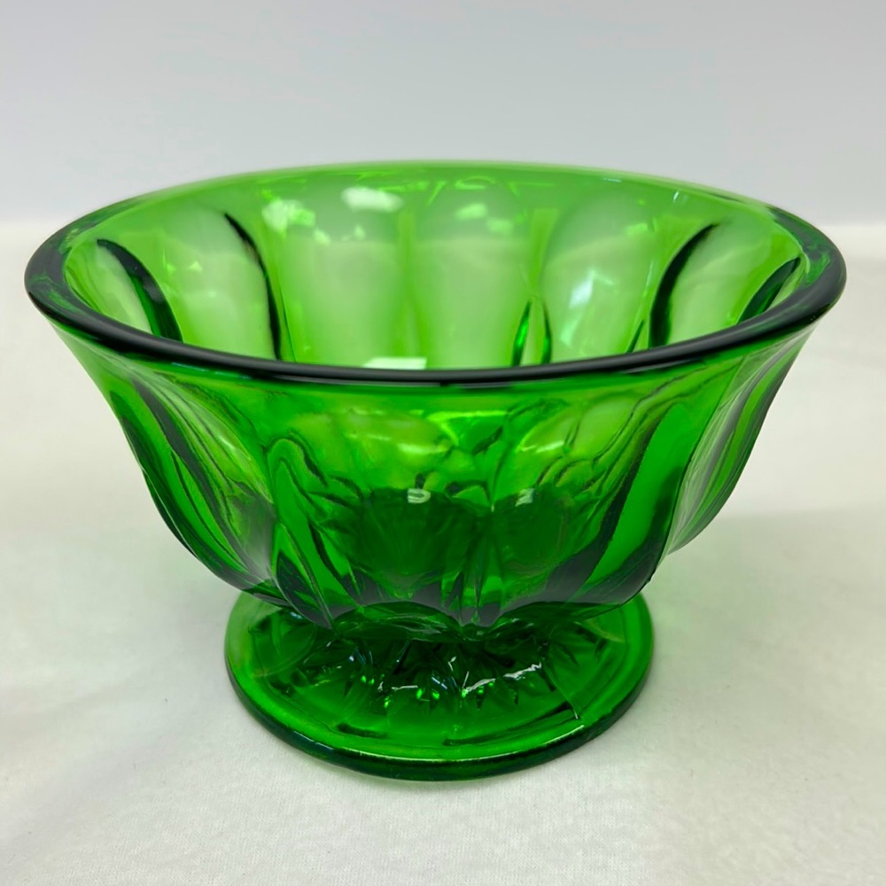 Vintage green glass  nut/candy dish by Anchor Hocking